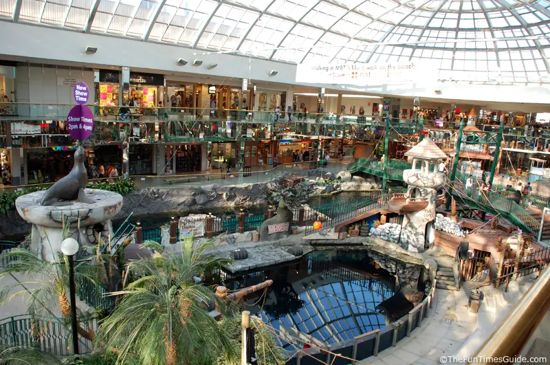 مرکز خرید West Edmonton Mall از مراکز خرید کانادا